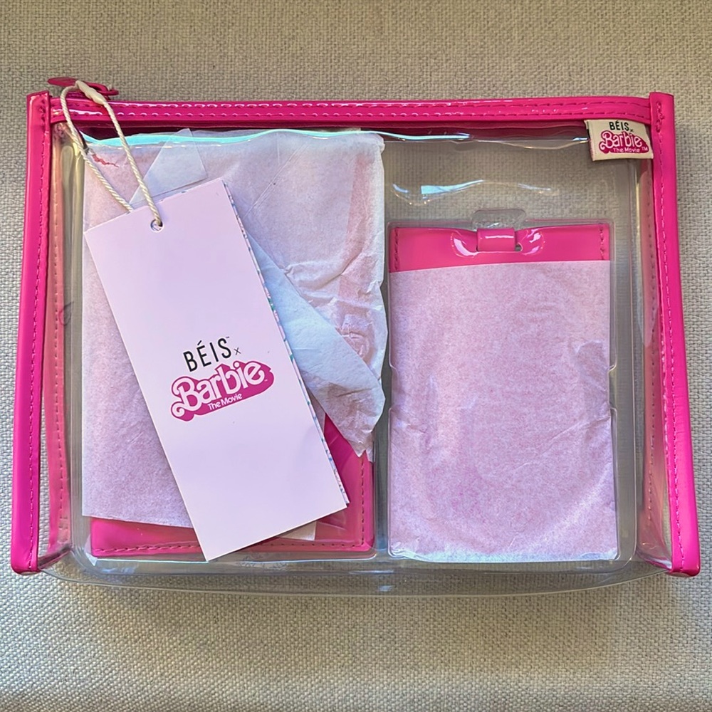 NWT Barbie Beis Passport Holder & Luggage Tag